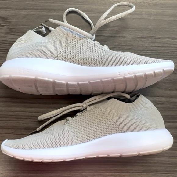 US Polo Association Women's Size 8.5 Gray And White Slip On Tennis Shoes - Picture 3 of 8